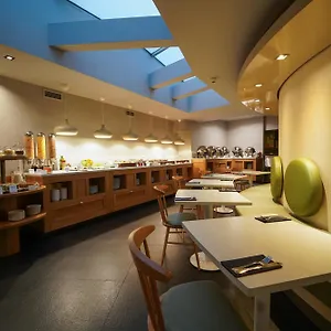 987 Design 4* Prague