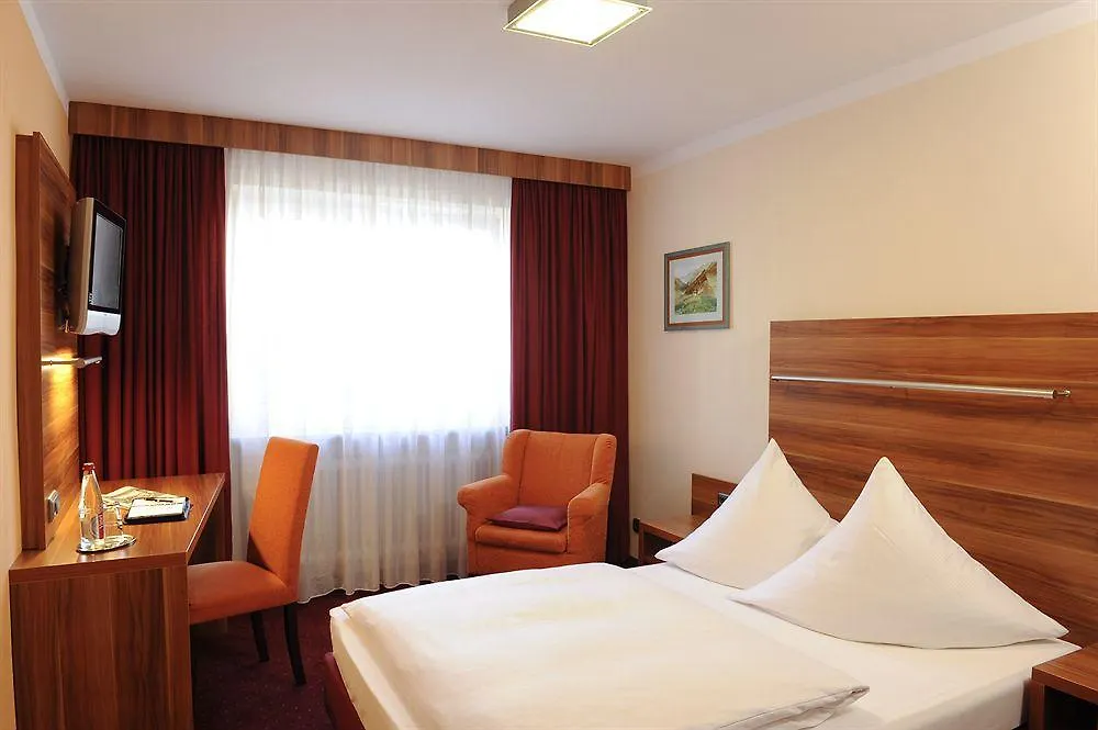 Hotel Isartor Mnichov 3*,